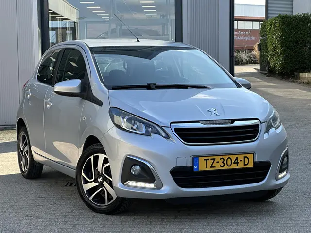 Peugeot 108 1.2 VTi Allure 2014 Benzine 28