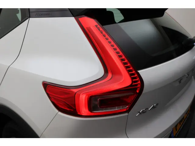 Volvo XC40 2.0 T4 AWD R-Design 2018 Benzine 28