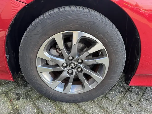 Toyota Prius 1.8 Plug-in Executive 2019 Hybride Benzine 8
