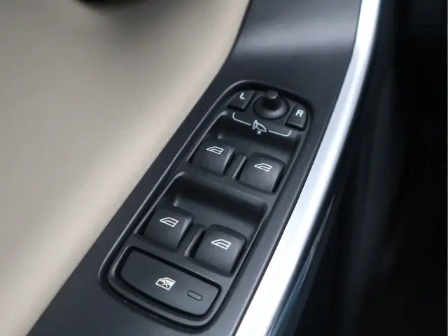 Volvo XC60 2.0 T5 R-Design 2013 Benzine 33