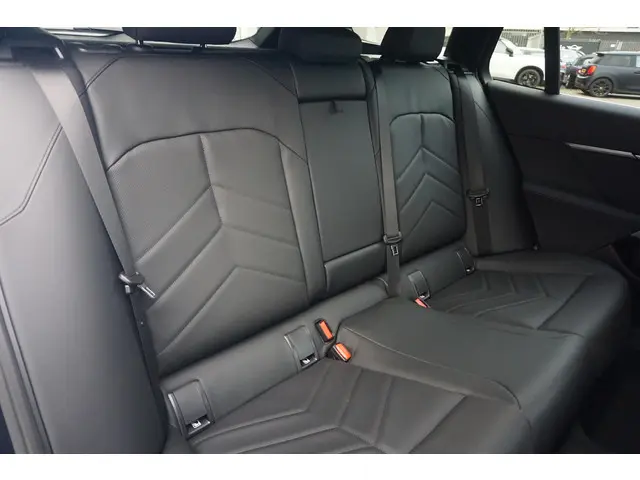 BMW 5 Serie Touring 530e 2024 Hybride Benzine 10