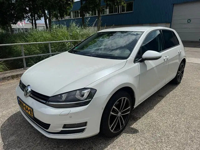 Volkswagen Golf 1.4 TSI ACT Bns Ed R 2015 Benzine 2
