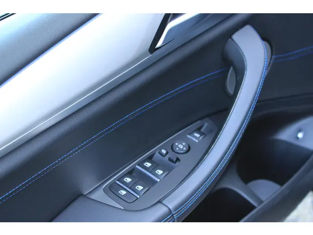 BMW X3 xDrive 30e m Sport 2021 Hybride Benzine 32