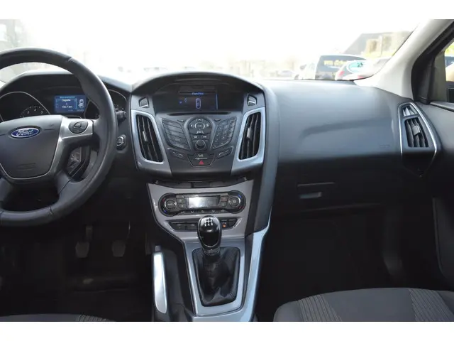 Ford Focus 1.0 EcoBoost Titanium 2012 Benzine 19