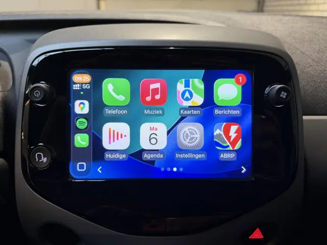 Toyota Aygo 1.0 VVT-i x-play 2020 Benzine 24