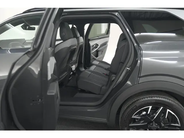 Peugeot 5008 HYbrid 145 e-DCS6 GT 2025 Hybride Benzine 32
