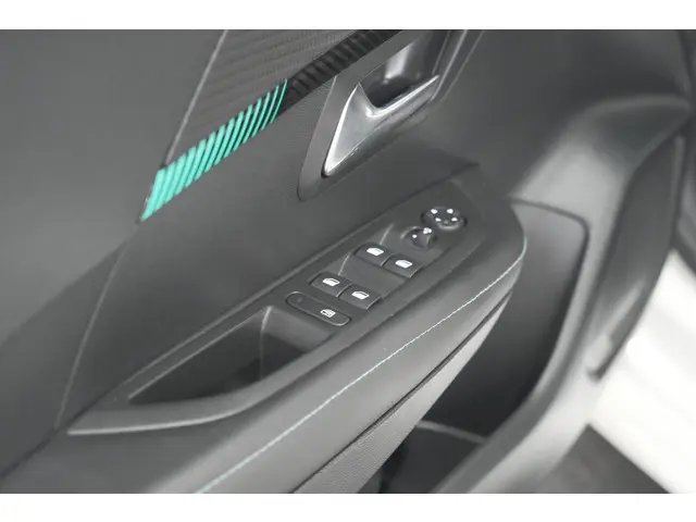 Peugeot 208 PureTech 100 Allure Pack 2023 Benzine 22
