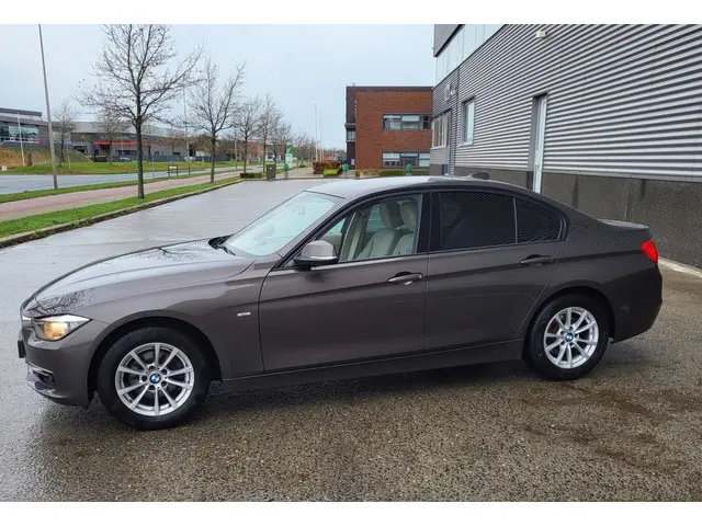 BMW 3 Serie 320 I Hi executive modern 2015 Benzine 6