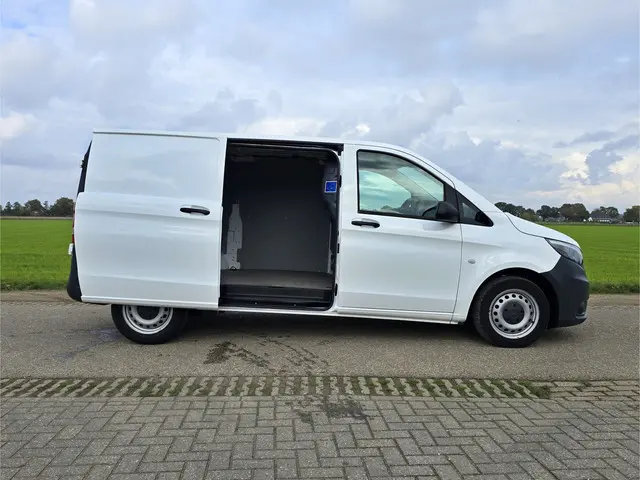 Mercedes-Benz Vito 111 CDI L2 H1 2017 Diesel 24