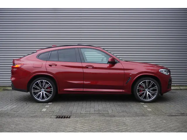 BMW X4 xDrive20i 2021 Benzine 4