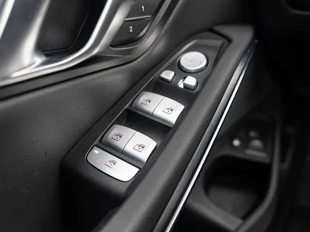 BMW 3 Serie Touring 330e 2025 Hybride Benzine 26