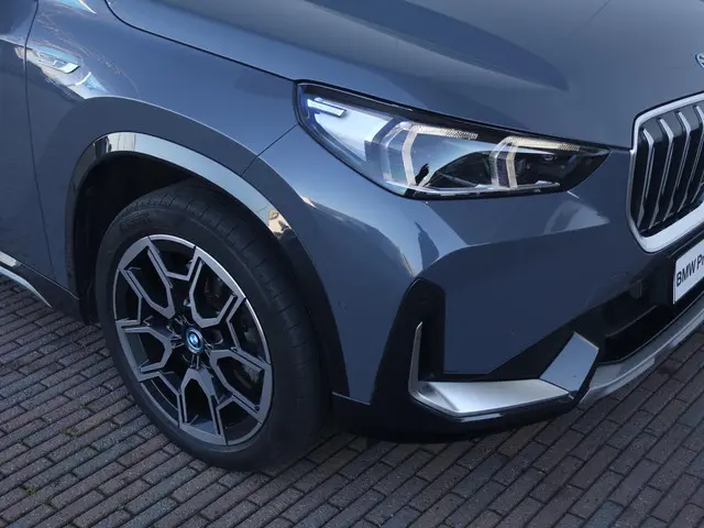 BMW X1 xDrive30e 2022 Hybride Benzine 9