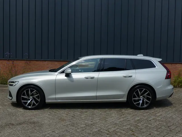Volvo V60 T5 Momentum 2018 Benzine 2