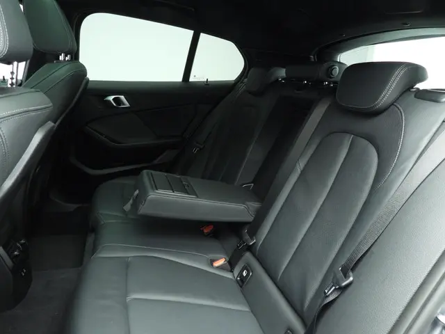 BMW 1 Serie 5-deurs M135i xDrive 2023 Benzine 8