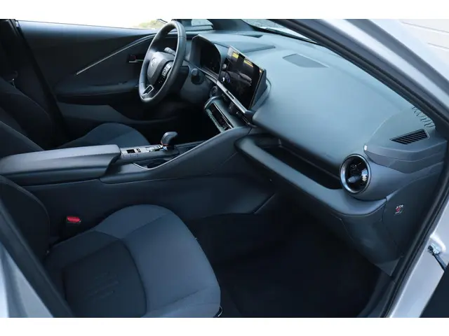 Toyota C-HR 1.8 Hybrid 140 Dynamic, 2024 Hybride Benzine 25