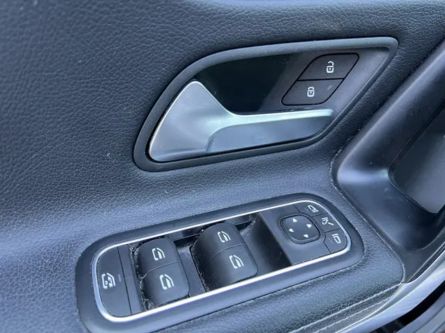Mercedes-Benz A-Klasse 180 Advantage 2020 Benzine 24