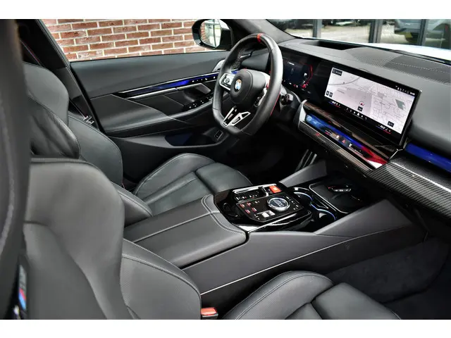 BMW M5 Touring 2025 Hybride Benzine 44