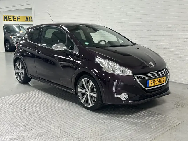 Peugeot 208 1.6 THP XY 2013 Benzine 11
