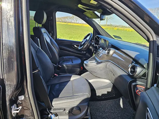 Mercedes-Benz EQV 300 2022 Elektrisch 7