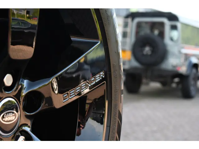 Land Rover Defender 110 D300 SE 2021 Diesel 27