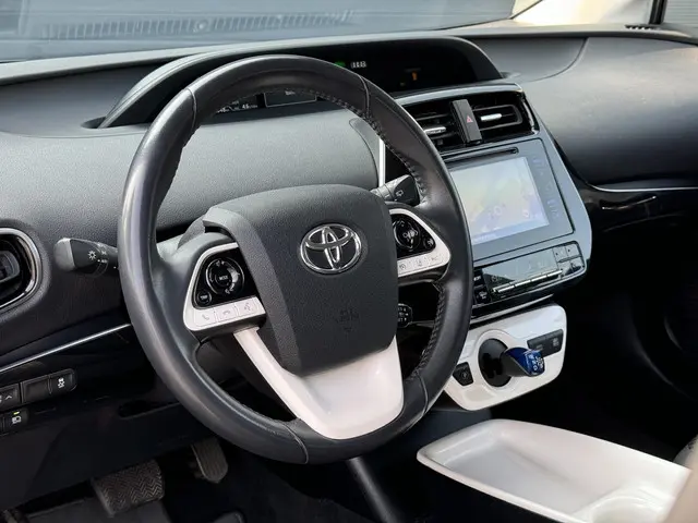 Toyota Prius 1.8 Dynamic 2017 Hybride Benzine 29