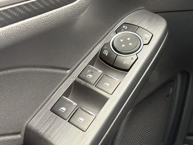 Ford Kuga 2.5 PHEV ST-Line X 2025 Hybride Benzine 19