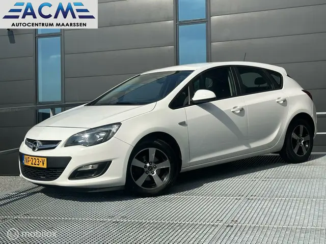 Opel Astra 1.6 Business+ 2015 Benzine 3
