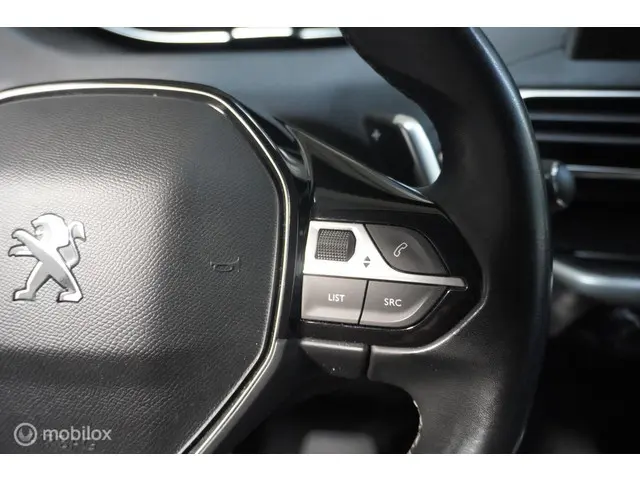 Peugeot 3008 1.2 PureTech Allure 2019 Benzine 12