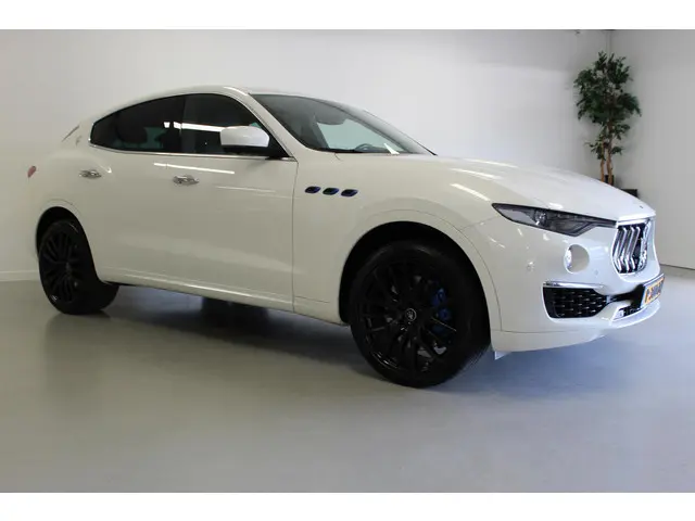 Maserati Levante 2