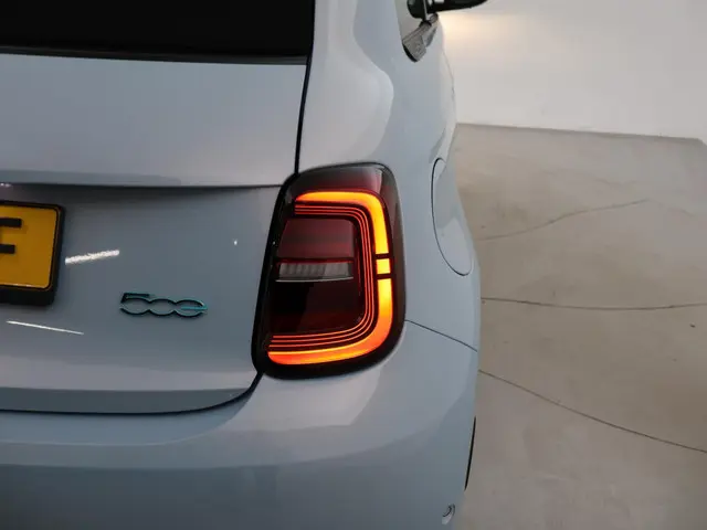 Fiat 500e 42 kWh Aut. *CELESTIAL BLUE* 2021 Elektrisch 15