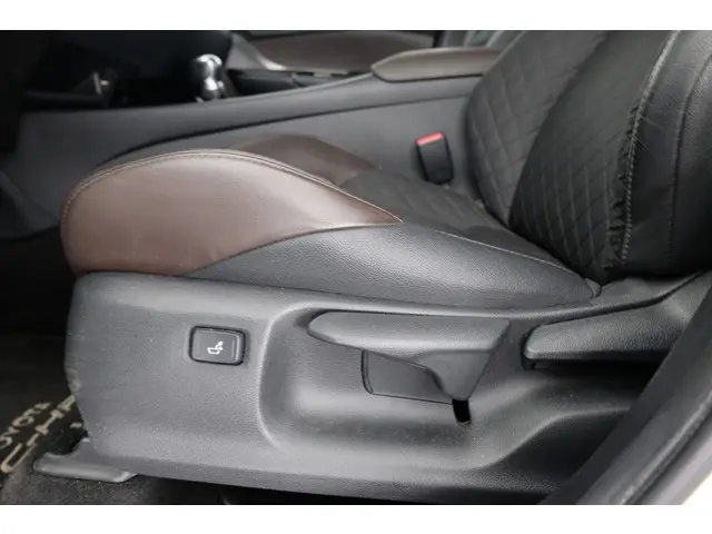 Toyota C-HR 1.8 Hybrid Executive 2018 Hybride Benzine 25
