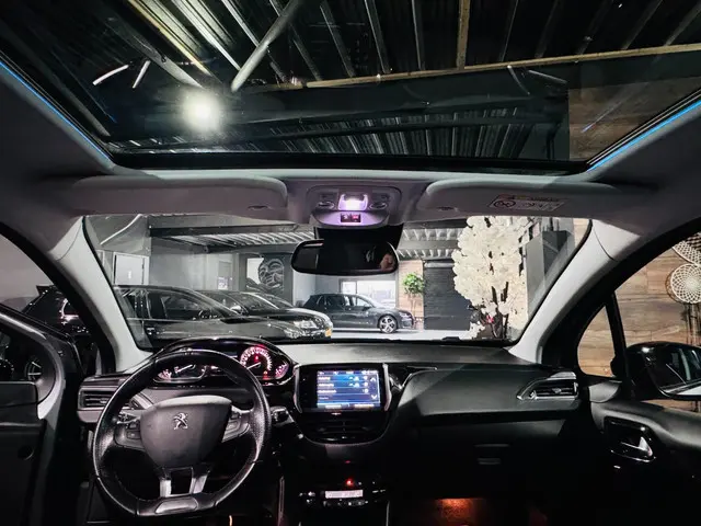 Peugeot 208 1.2 PureTech GT-Line 2019 Benzine 29