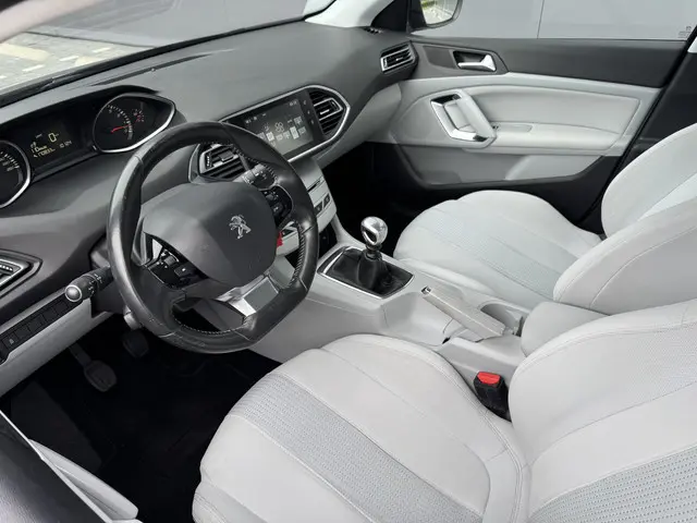 Peugeot 308 1.6 THP Active 2013 Benzine 23
