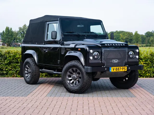Land Rover Defender 2.2 D Soft Top 90" E 2014 Diesel 14