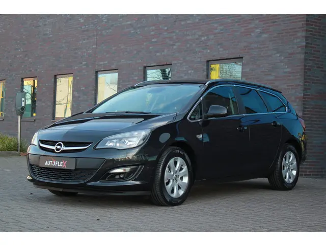 Opel Astra Sports Tourer 1.4 Turbo Edition 2015 Benzine