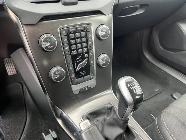 Volvo V40 Cross Country 1.6 T4 Momentum 2015 Benzine 9