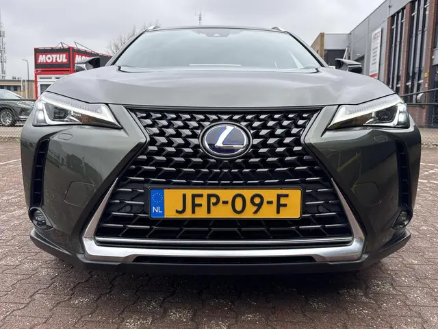 Lexus UX 250h 2022 Hybride Benzine 32
