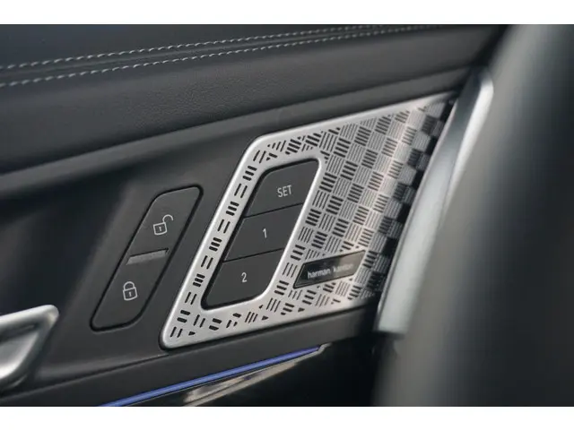 BMW X1 xDrive25e 2025 Hybride Benzine 17