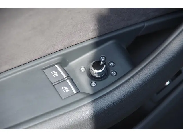 Audi A5 Coupé 2.0 TFSI ultra Launch Edition 2017 Benzine 8