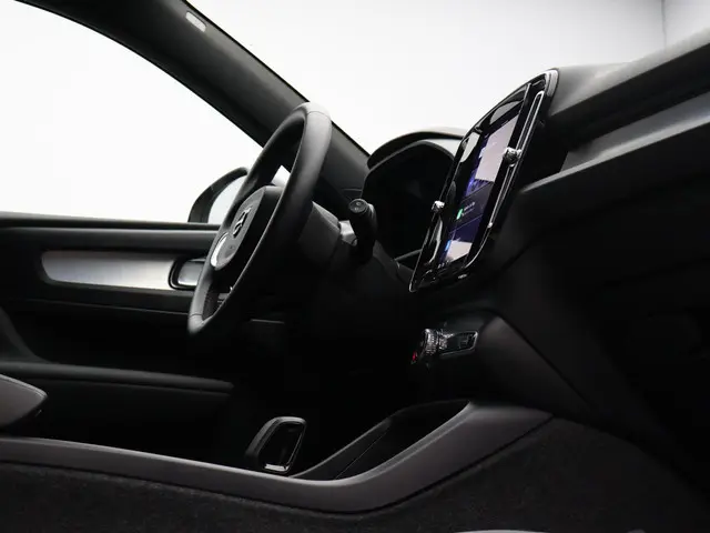 Volvo XC40 2.0 B4 Plus Dark 2025 Benzine 12