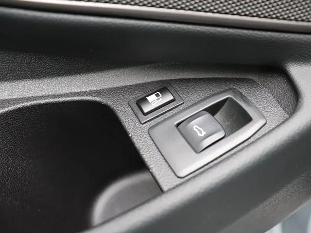 BMW 3 Serie Sedan 330e 2023 Hybride Benzine 17