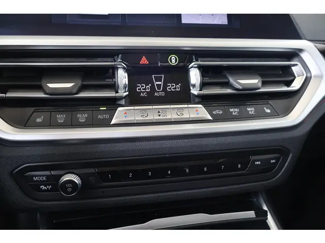BMW 3 Serie 320i High Executive 2019 Benzine 19