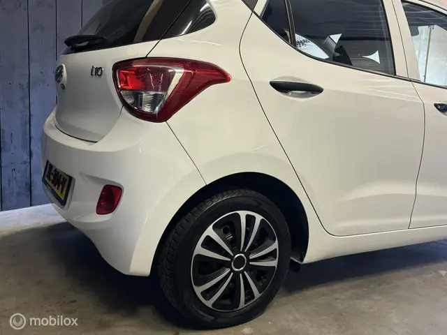 Hyundai i10 1.0i i-Drive 2015 Benzine 9