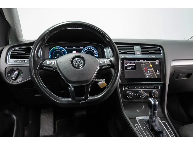 Volkswagen e-Golf 3