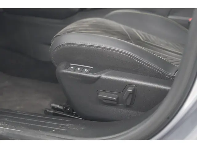 Peugeot 2008 PureTech 130 EAT8 GT 2024 Benzine 30