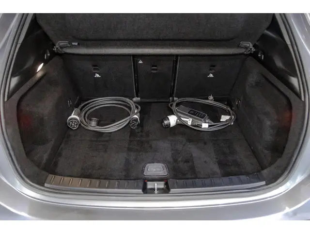 Mercedes-Benz GLA 250 e AMG Line 2021 Hybride Benzine 41