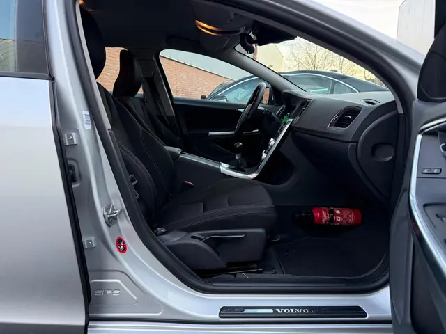 Volvo V60 1.6 D2 Kinetic | 2014 | Lage km stand | 2014 Diesel 15