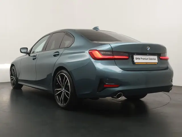 BMW 3 Serie 318i Executive Edition 2020 Benzine 10