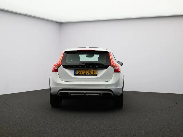 Volvo V60 Cross Country 2.0 T5 Polar+ 2018 Benzine 19