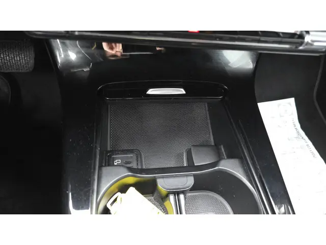 Mercedes-Benz A-Klasse 200 Luxury Line 2022 Benzine 35